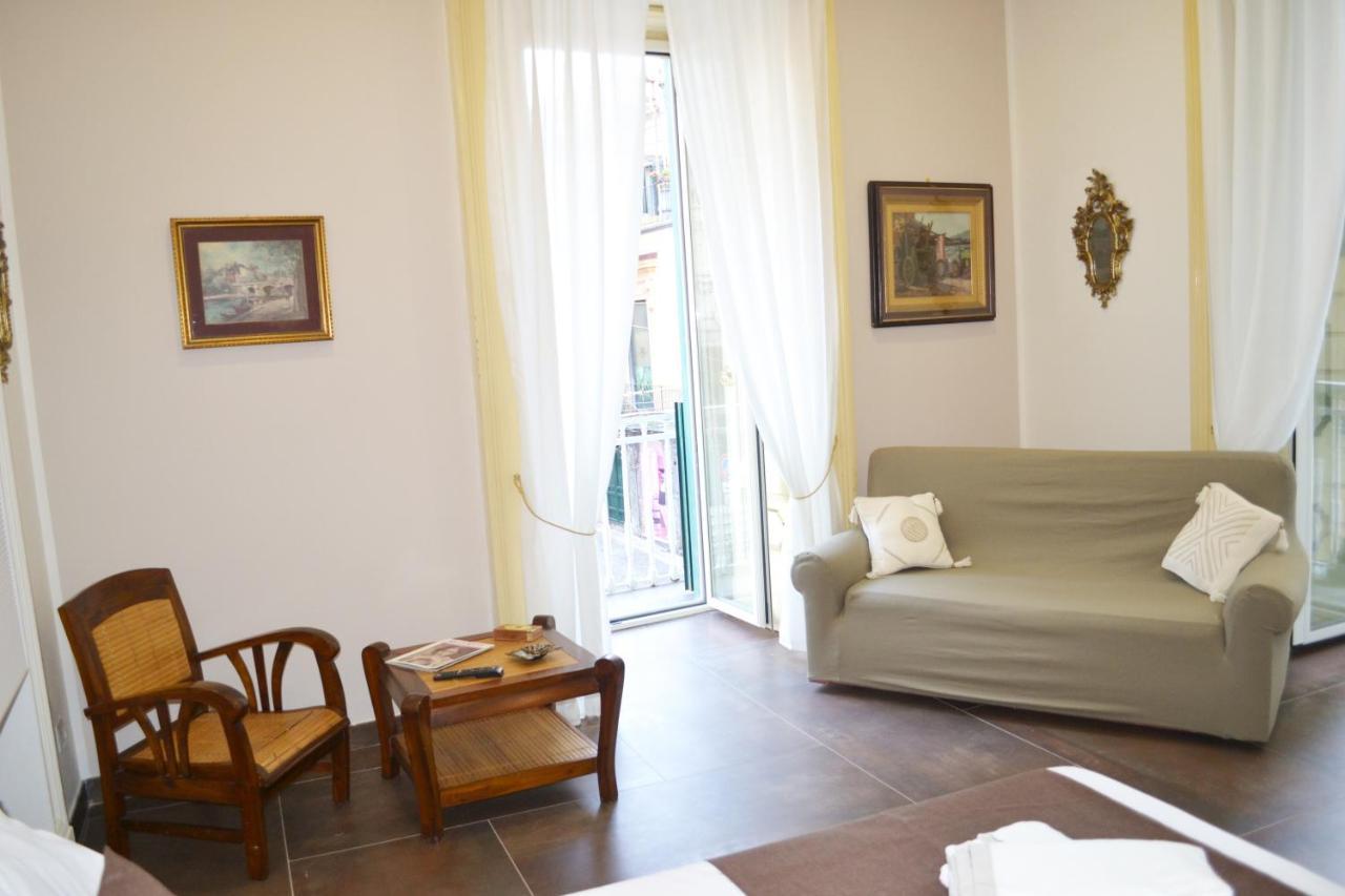 Questo Rinascimento Casa Newman Naples Exterior photo